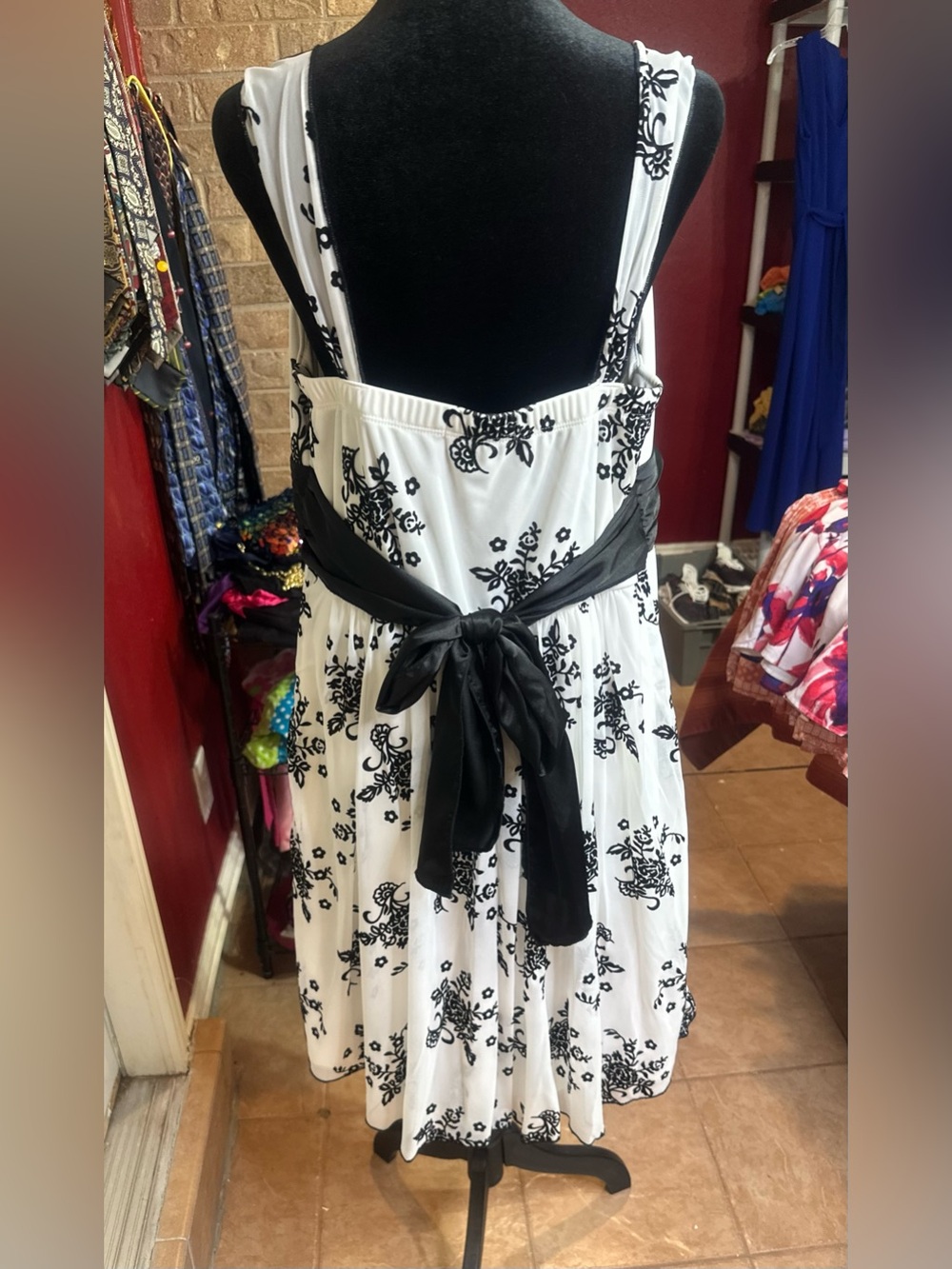 Trixxi 2X Black White Floral Flocked Dress Empire Waist Sleeveless Cocktail Plus - Picture 3 of 12